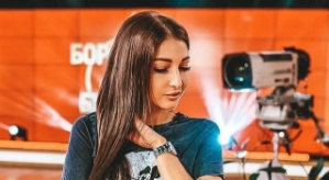 Яна Захарова записывает первый трек