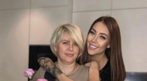 Алёна Савкина трогательно поздравила маму с днём рождения